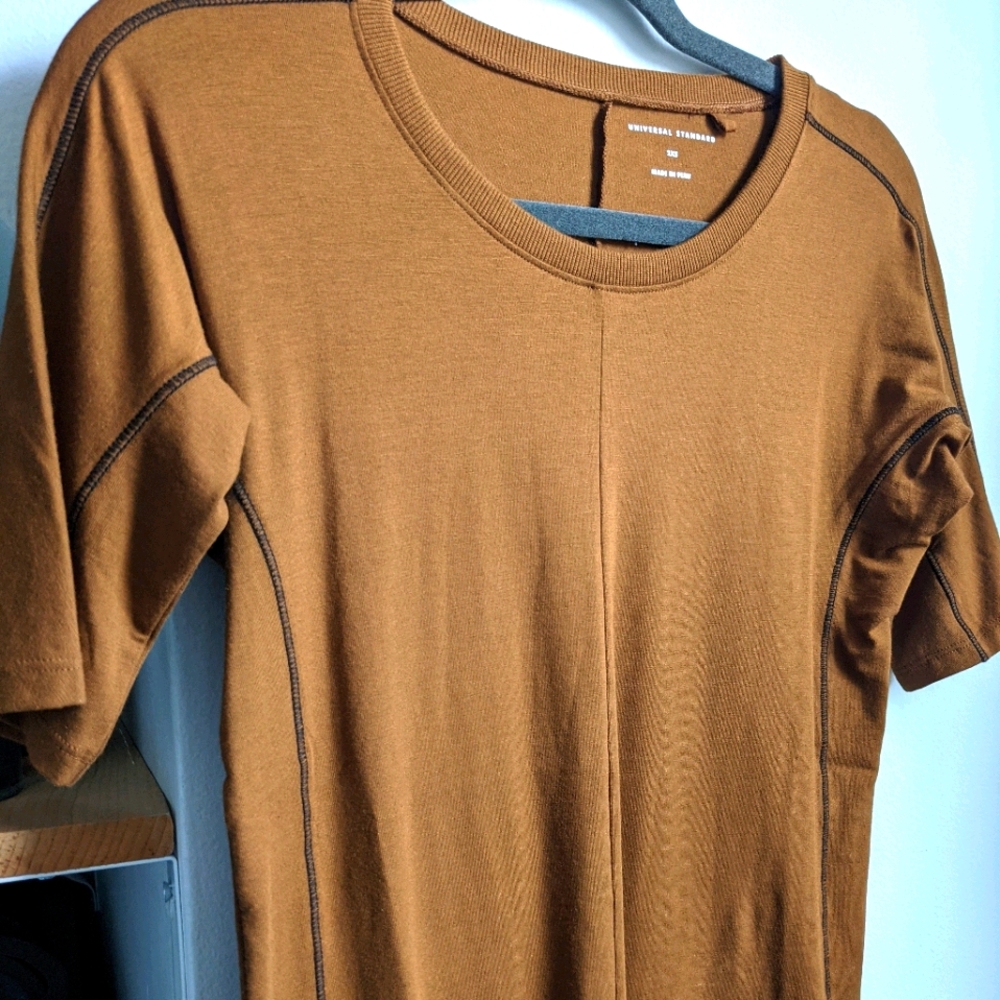 NWOT Venecia short sleeve contrast stitching top